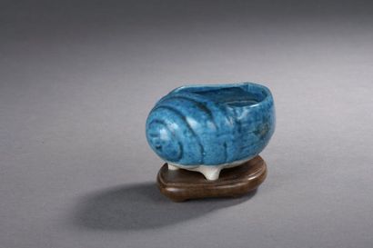 null BRUSH RINSE in turquoise blue enamelled stoneware in the shape of a shell. Wooden...