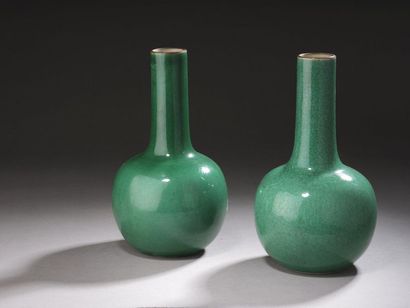 null TWO porcelain bottle-shaped VASES with green monochrome cover.

China, Qing...