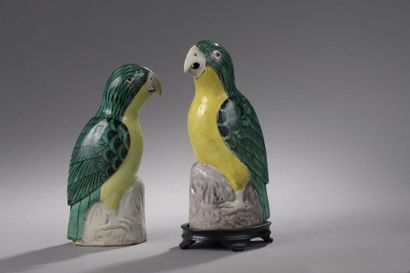 null Pair of green and yellow enamelled stoneware SUBJECTS depicting parakeets on...