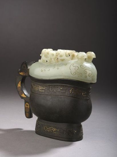 null RITUAL VASE of kouang type in bronze and jade. The body is made of bronze with...