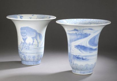 null TWO VASES with flared neck in porcelain decorated in monochrome blue under cover...