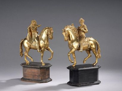 null TWO BRONZE STATUTES doré : Henri IV and Louis XIV on horseback. Moulded wooden...