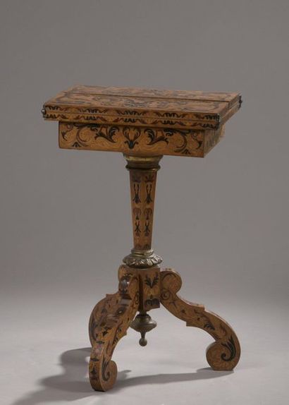 null SMALL tripod TABLE in the taste of the 17th century with a tray inlaid with...
