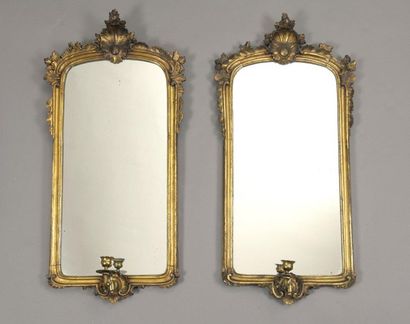 null PAIR OF RECTANGULAR SPLITTINGS with one light arm and mirror background. Gilded...