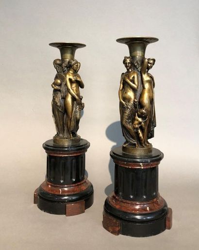 null James PRADIER (1790-1852)

PAIRE DE COUPES en bronze à patine noire et dorée...