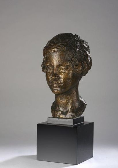 null Raymond MARTIN (1910-1992). 


Portrait of a young girl

Bronze medal skate.

Signed...