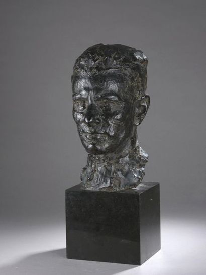 null Raymond MARTIN (1910-1992)


Buste d’André George, 1949


Épreuve en bronze...