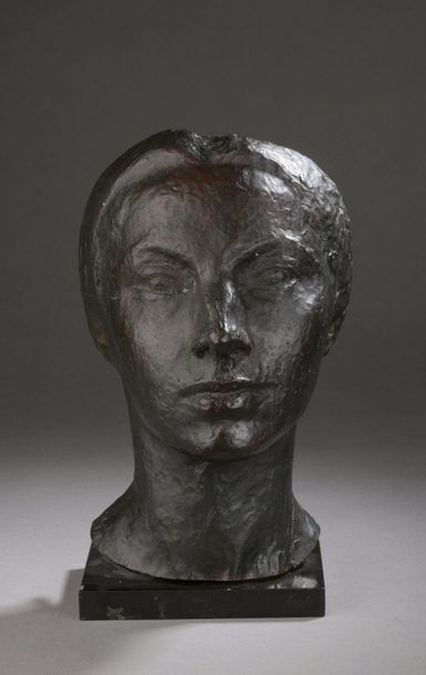 null Jean CARTON (1912-1988)

Young woman's head

Bronze with a shaded brown patina.

Signed...