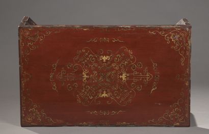 null BOTTOM TABLE in red lacquered wood with gold decoration of scrolls, bats and...