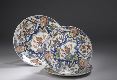 null DELFT, 18th century

ONE PLATE AND TWO PLATES with polychrome thunderous decoration,...