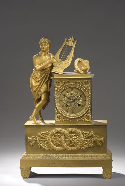 null PENDULE en bronze doré ornée d’une figure d’Orphée jouant de la lyre, près d’une...