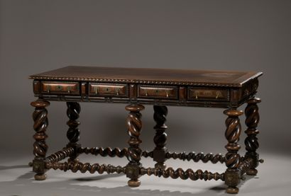 null MIDDLE TABLE in oak and fruit wood. Legs with double twists and wafers joined...