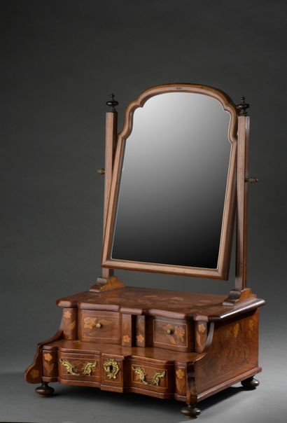 null SMALL MIRROR PSYCHED MIRROR with stepped base with three drawers, in mahogany...