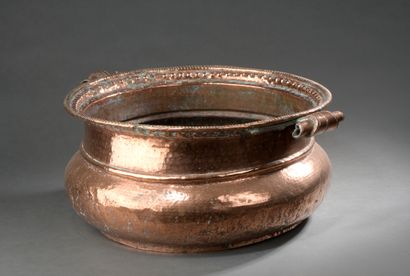 null Round hammered copper cooler. Gadroon rim. Two handles with windings.

18th...