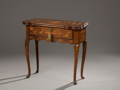 null CONSOLE GAME TABLE with a moving tray with inlaid decoration on a mahogany background...