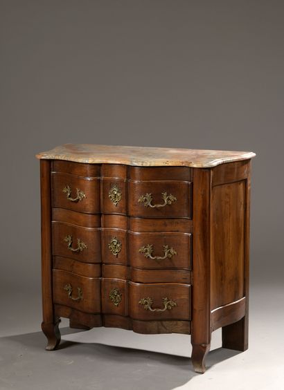 null COMMODE in solid oak and fruit wood with crossbow front opening with three drawers....