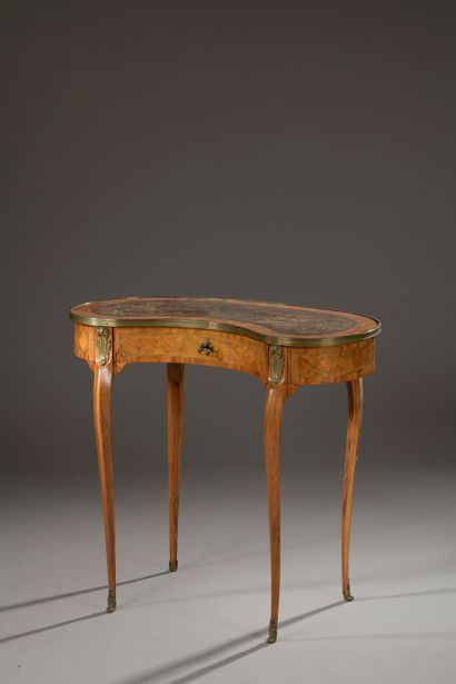 null ROGNON TABLE in rosewood veneer and inlaid decoration of quartely leaves and...