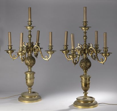null PAIR OF LARGE brass CANDELABRES with five lights with sinuous branches. Baluster...