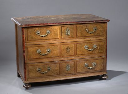 null COMMODE with slightly curved front in burr-ash veneer in walnut and fruitwood...