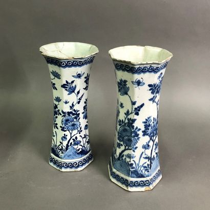 null Pair of Delft earthenware cornet vases decorated with flowers and foliage

Accidents...