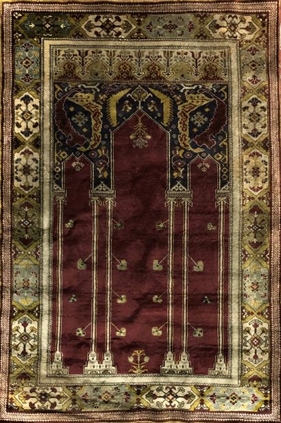 null Set of ten carpets (wear and tear) including :

- Brown background with foliage...