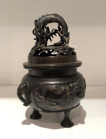 null Bronze tripod perfume burner with brown patina, the belly decorated with birds...