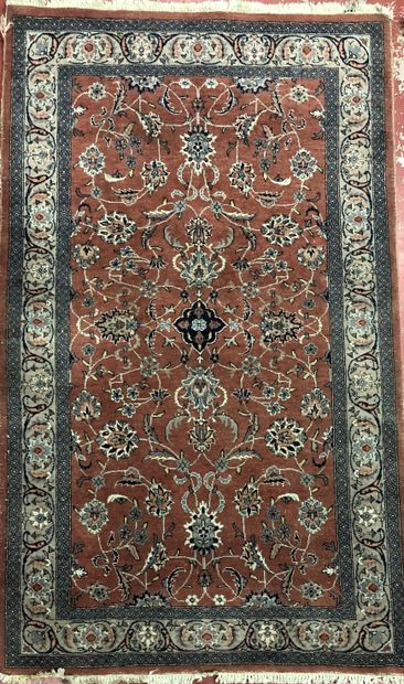 null Set of ten carpets (wear and tear) including :

- Brown background with foliage...