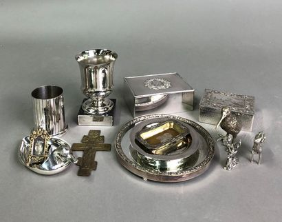  Lot in silvery metal including two boxes, a cup, a pencil case, a ramekin, two tidy...