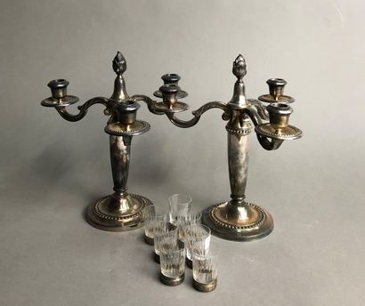 null Lot comprising :

- Seven small liqueur glasses, base in vermeil, silver 1st...