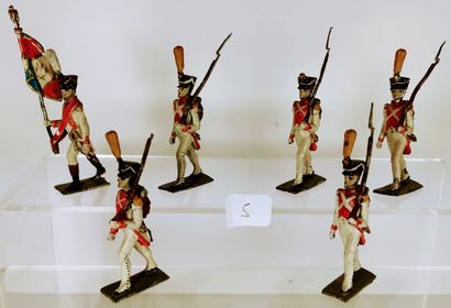  LUCOTTE 1er Empire : 6 uniformes blancs et rouges au défilé dont Dragons.
