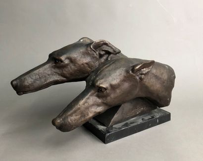null M.BERTIN (XXth hare)

Two greyhound heads

Brown patinated bronze print, black...