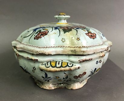 null Rouen earthenware soup tureen decorated with birds, flowers and foliage, with...