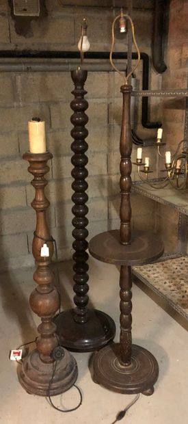 Set of three wooden lamp posts 
H: 155 cm...