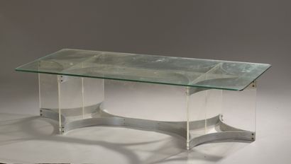null Table basse en plexiglas, piètement métal nickelé, plateau verre

38 x 142 x...