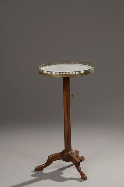 Mahogany tripod pedestal table, marble top,...