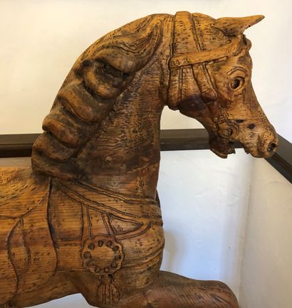 null Cheval en bois sculpté, socle

Fragilité à la queue

120 x 130 cm