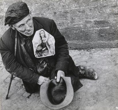 null 
Leon LEVINSTEIN (1913-1988)





Beggar, ca. 1960.





Photograph. Subsequent...