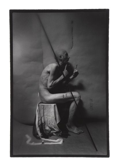 null 
David NEBREDA (né en 1952)




Autoportrait avec deux lambeaux de peau amputés...