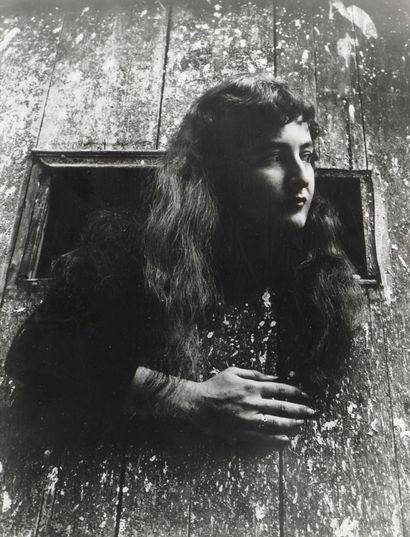null 
Gilles EHRMANN (1928-2005)




Portrait de Joyce Mansour, ca. 1950




Photographie....