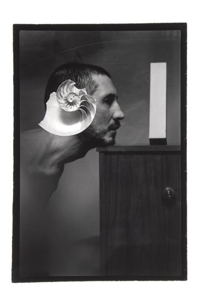 null 
David NEBREDA (né en 1952)




Autoportrait agenouillé avec la boîte à couteaux,...