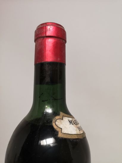 null 1 bouteille Château PICHON au BARON de LONGUEVILLE - 2é Gcc Pauillac 1964 

Etiquette...