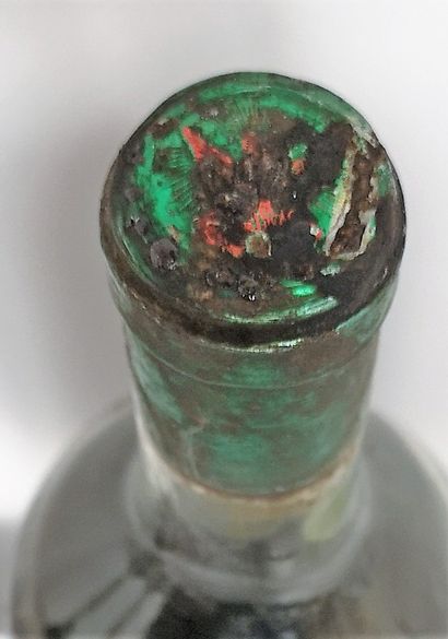 null 1 bouteille HAUT SAUTERNES Producteur Inconnu 1912 

Etiquette légèrement tachée...