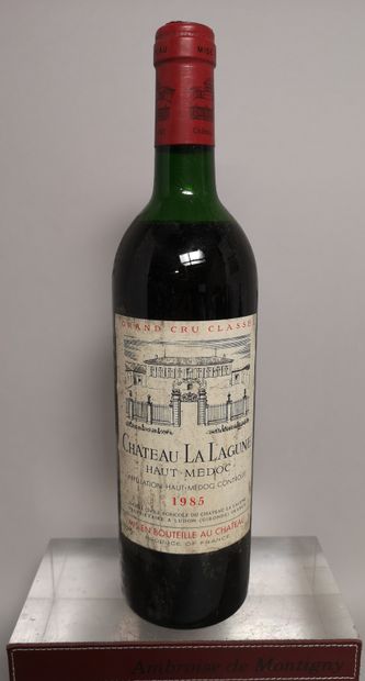 null 1 bouteille Château LA LAGUNE - 3é GCC Haut-Médoc 1985 

Etiquette légèrement...