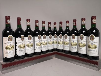 null 12 bouteilles Château SIRAN - Margaux 1988. En caisse bois. 

Etiquettes légèrement...