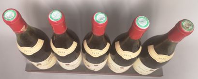 null 5 bouteilles BOURGOGNE - HUDELOT NOËLAT 1973 

A VENDRE EN L'ETAT. 

Niveaux...