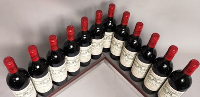 null 12 bouteilles Château La LAGUNE - 3é Gcc Haut Médoc 1996. En caisse bois. 

Etiquettes...