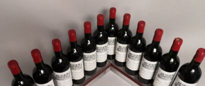 null 12 bouteilles Château BEAUREGARD - Pomerol 1985. En caisse bois. 

11 niveaux...