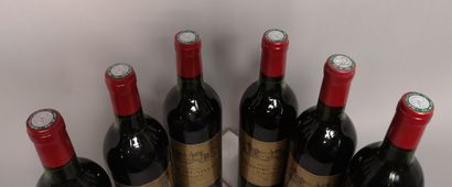 null 6 bouteilles Château DURFORT VIVENS - 2é Gcc Margaux 1982. En caisse bois. 

4...
