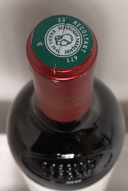 null 1 bouteille Château LABEGORCE - Margaux 1999 

Capsule légèrement abîmée sur...
