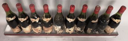 null 10 bouteilles GEVREY CHAMBERTIN - HUGUENIN PF 1964 

A VENDRE EN L'ETAT. 

Niveau...